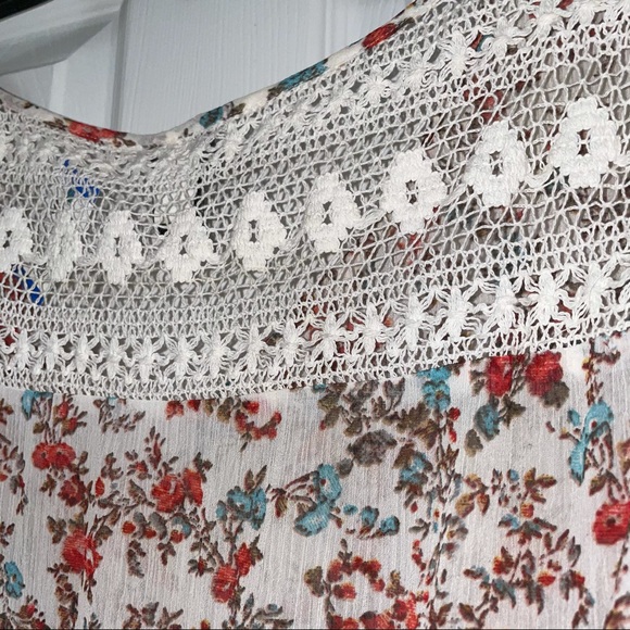 Torrid floral semi-sheer blouse short sleeve shirt - Picture 9 of 9